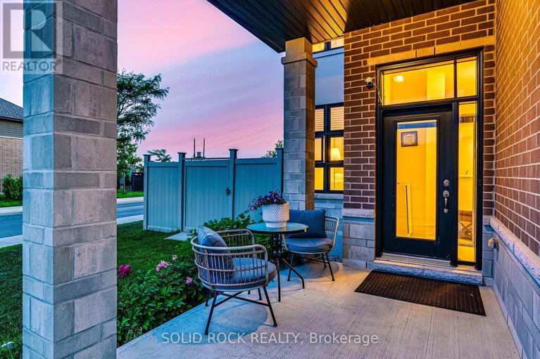 28518234/326-memorial-grove/riverside-southgloucester-glen/ottawa/ontario/K1X0C8_5