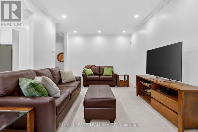 29471661/3113-apple-hill-drive-s/upper-hunt-club/ottawa/ontario/K1T3Z2_13