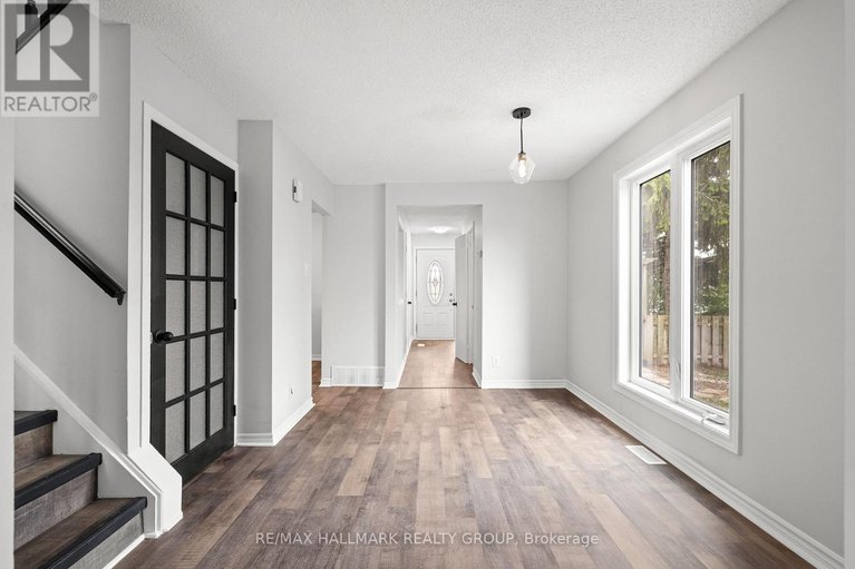 29300116/1083-millwood-court/convent-glen-north/ottawa/ontario/K1C3E9_13