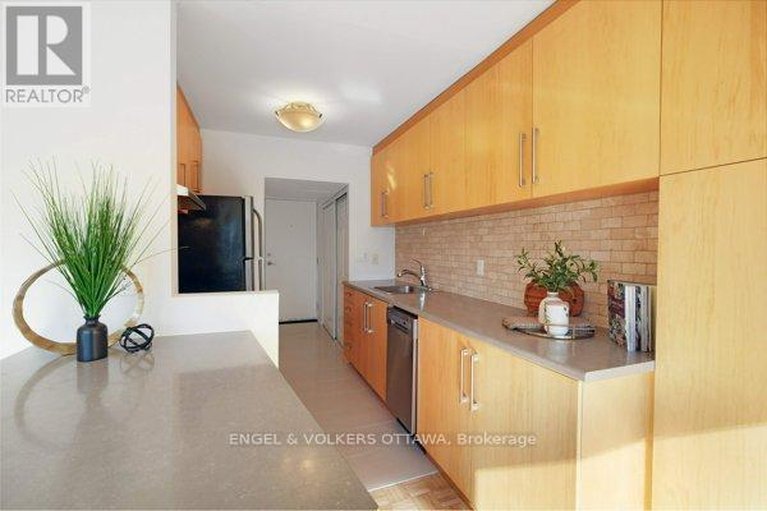 29607398/216-12-corkstown-road/lakeview-park/ottawa/ontario/K2H5B3_15