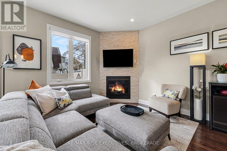 29475656/300c-richelieu-avenue/vanier/ottawa/ontario/K1L6K3_7