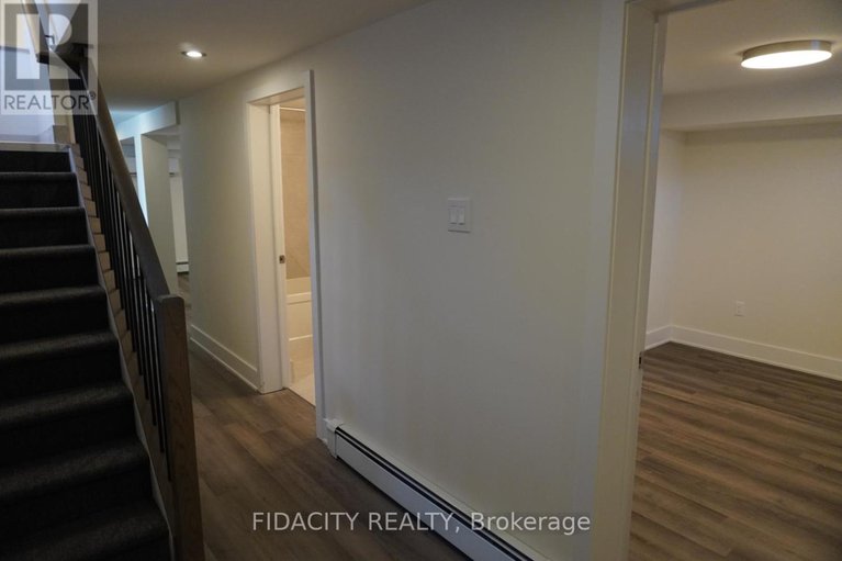 28516012/1030-maitland-avenue/braemar-park/ottawa/ontario/K2C2B6_28