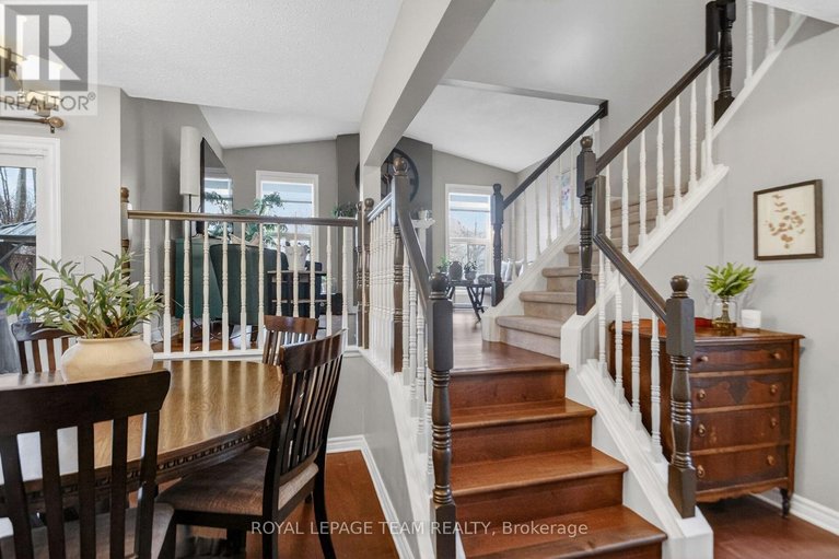 29608683/8-gowrie-drive/glencairnhazeldean/ottawa/ontario/K2L2S4_19