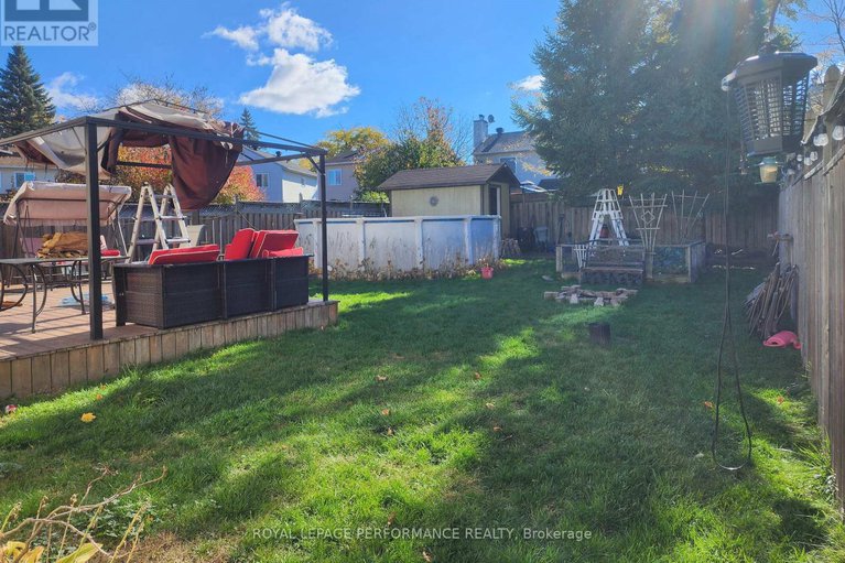 29329137/690-princess-louise-drive/fallingbrookridgemount/ottawa/ontario/K4A2C1_39