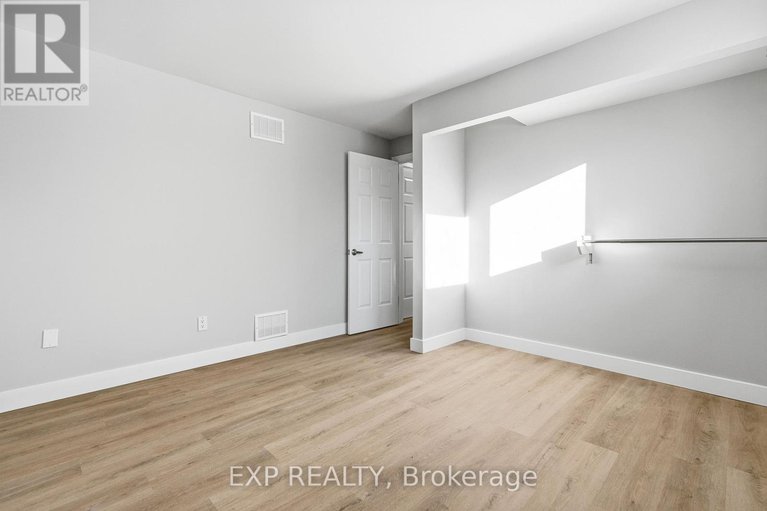 29215981/2158-fillmore-crescent/beacon-hill-north/ottawa/ontario/K1J6A4_41