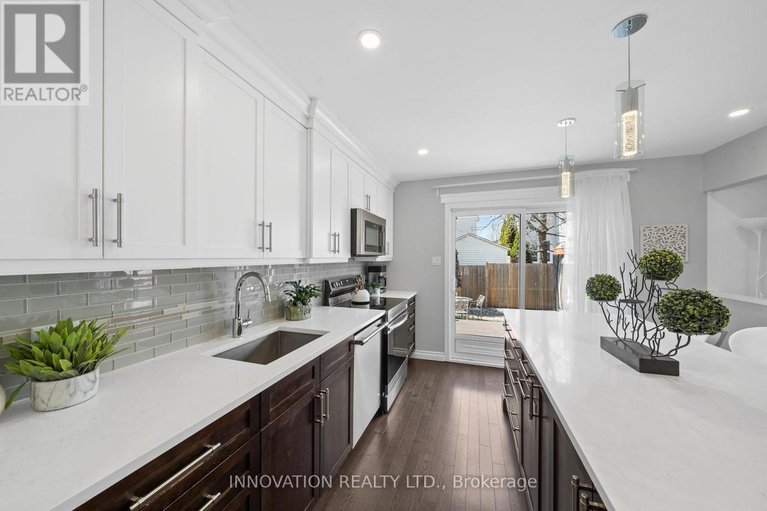 29591600/2056-wildflower-drive/queenswood-heights-south/ottawa/ontario/K1E3R3_12