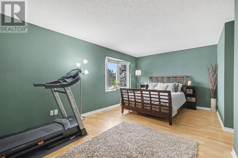 29300641/448-valade-crescent/fallingbrookpineridge/ottawa/ontario/K4A2W4_12