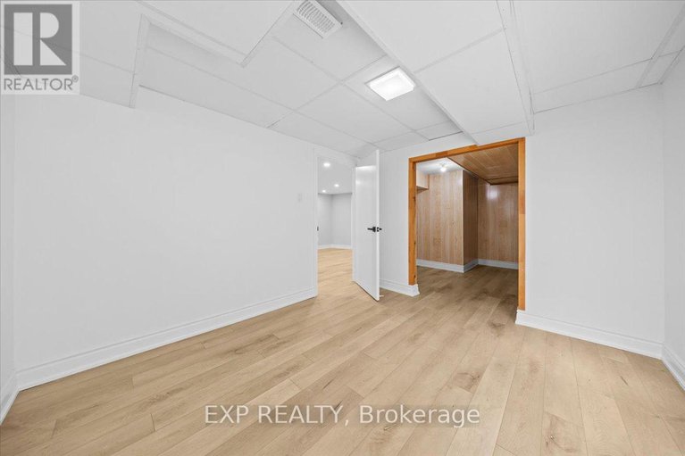 29178541/290-elderberry-terrace/chatelaine-village/ottawa/ontario/K1E1Z1_31