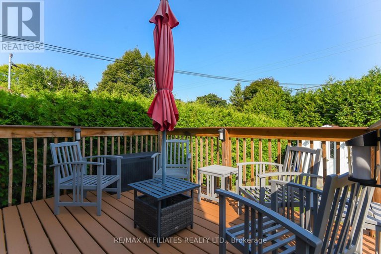 28929564/323-fullerton-avenue/overbrookcastle-heights/ottawa/ontario/K1K1K2_45