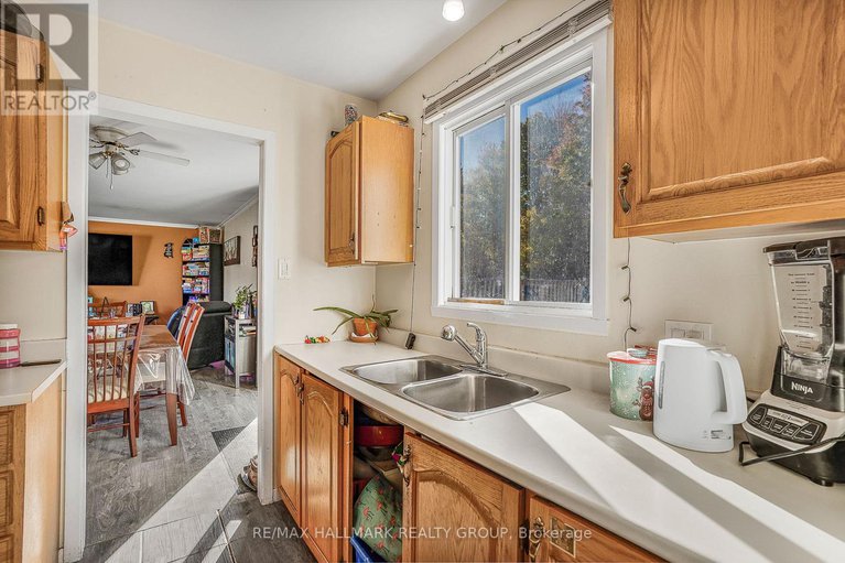 29017569/912-pattee-road-e/champlain-twp/champlain/ontario/K6A2R2_13