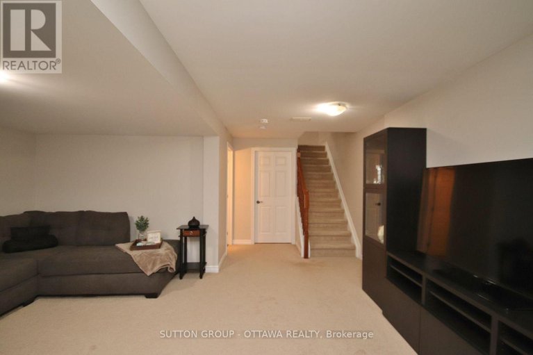 28983773/1267-shillington-avenue/carlington/ottawa/ontario/K1Z8A1_43