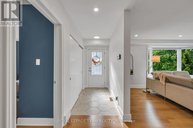 28806110/2233-beaver-avenue/alta-vista/ottawa/ontario/K1H7W3_3