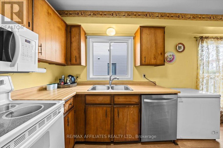 28911967/1093-st-lucia-place/convent-glen-north/ottawa/ontario/K1C2G4_14