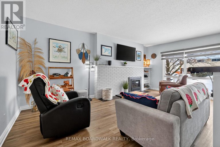 29402322/2462-tupper-avenue/hawthorne-meadows/ottawa/ontario/K1G1G7_12