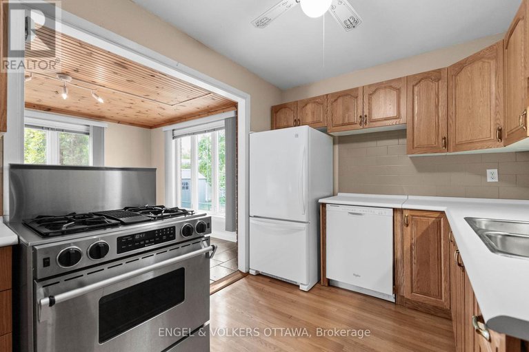 28797761/28-parker-avenue/meadowlandscrestview/ottawa/ontario/K2G3A7_17