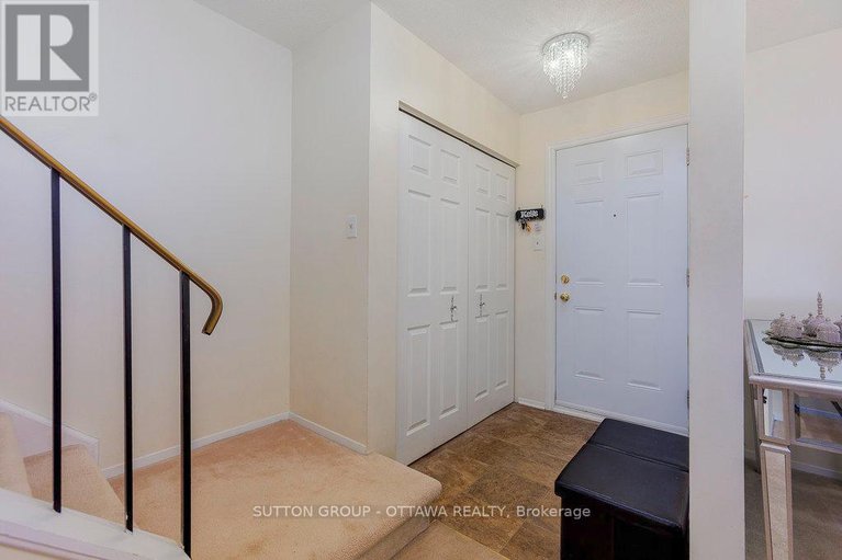 28553457/1951-greenvale-lane/chateauneuf/ottawa/ontario/K1C6E2_4