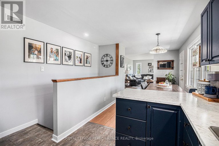 28804452/66-front-street/finch/north-stormont/ontario/K0C1K0_16