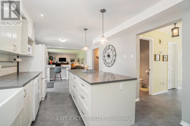 28425414/1551-stanleyfield-crescent/greely/ottawa/ontario/K4P1M7_4