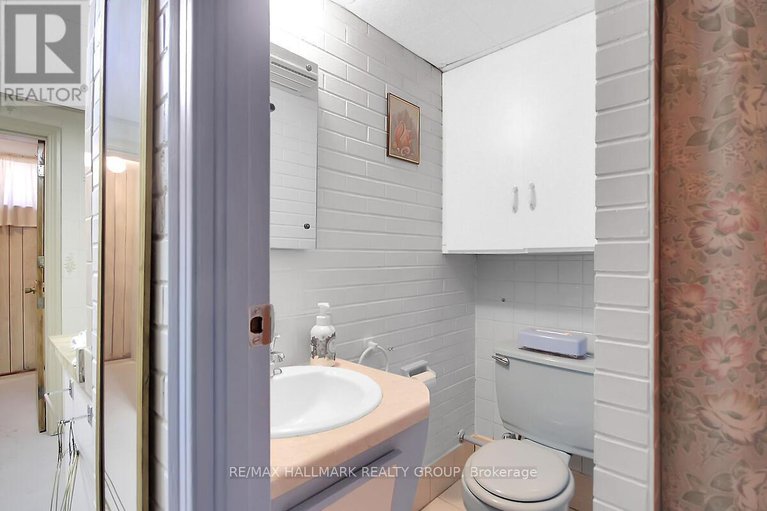 28789790/1124-guertin-avenue/billings-bridge/ottawa/ontario/K1H8B6_24