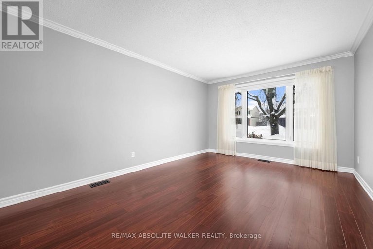 29426373/944-raftsman-lane/convent-glen/ottawa/ontario/K1C2V8_4