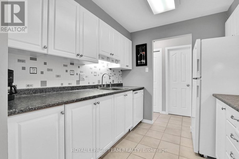 29486308/102-1785-cabaret-lane/fallingbrookpineridge/ottawa/ontario/K4A2H2_15