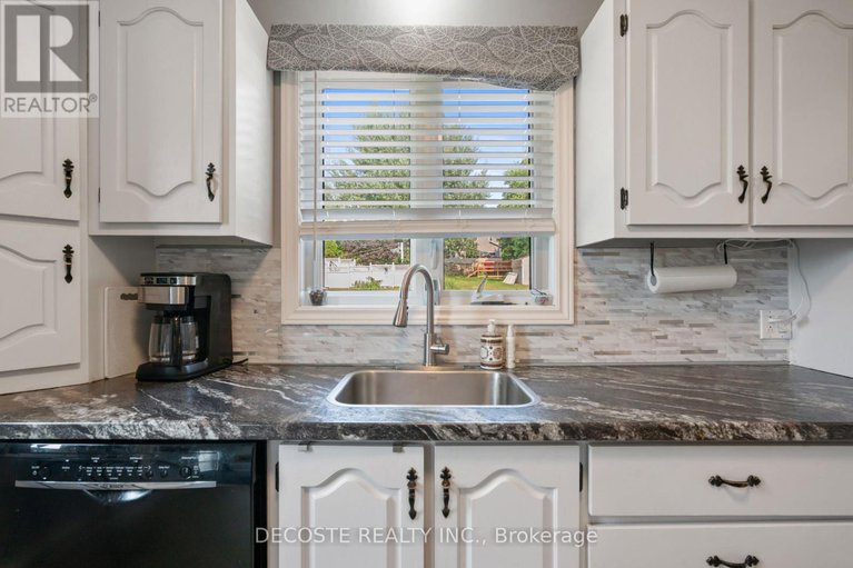 28706818/137-park-avenue/alexandria/north-glengarry/ontario/K0C1A0_11