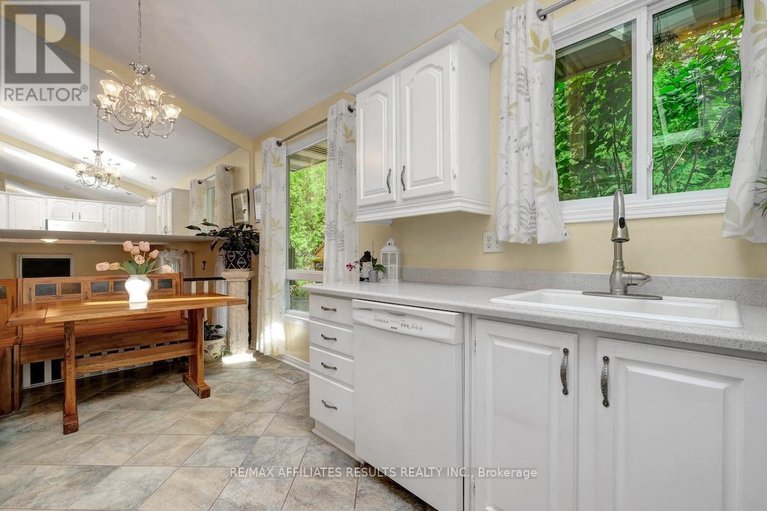 28656485/2-wedgewood-crescent/blackburn-hamlet/ottawa/ontario/K1B4B4_18