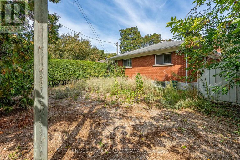 28886613/942-arkell-street/queensway-terrace-north/ottawa/ontario/K2B5R3_4
