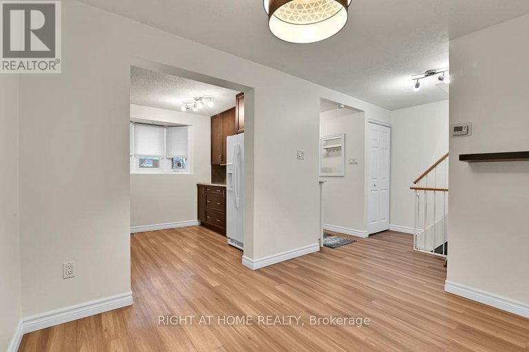 29603149/e-1700-lamoureux-drive/queenswood-heights-south/ottawa/ontario/K1E2N2_3