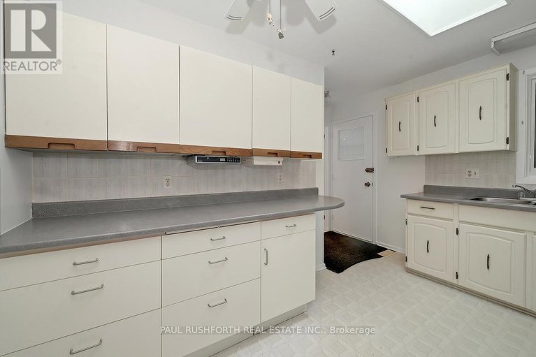 29628784/302-roxdale-avenue/bilberry-creekqueenswood-heights/ottawa/ontario/K1E1T8_11