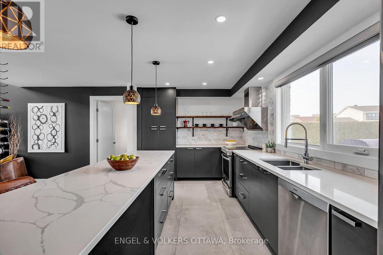 28458762/8-roselawn-court/craig-henrywoodvale/ottawa/ontario/K2G4J2_14