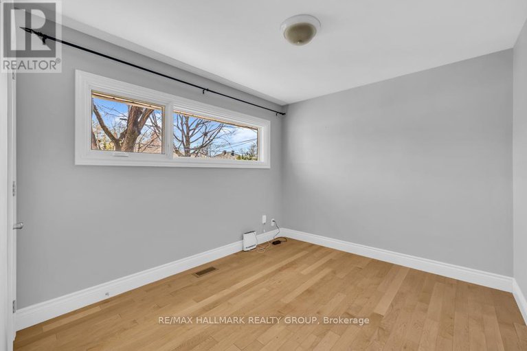 29420428/655-mansfield-avenue/laurentianview/ottawa/ontario/K2A2T5_20