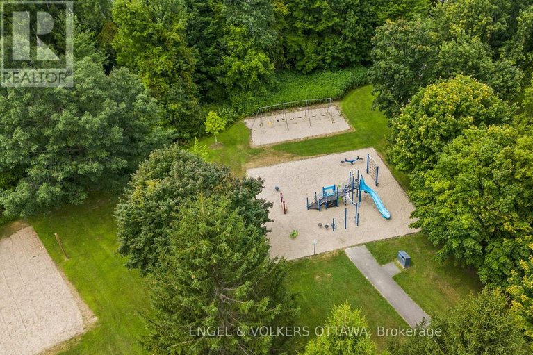 29593963/129-corvinelli-crescent/village-of-russell/russell/ontario/K4R1G4_48