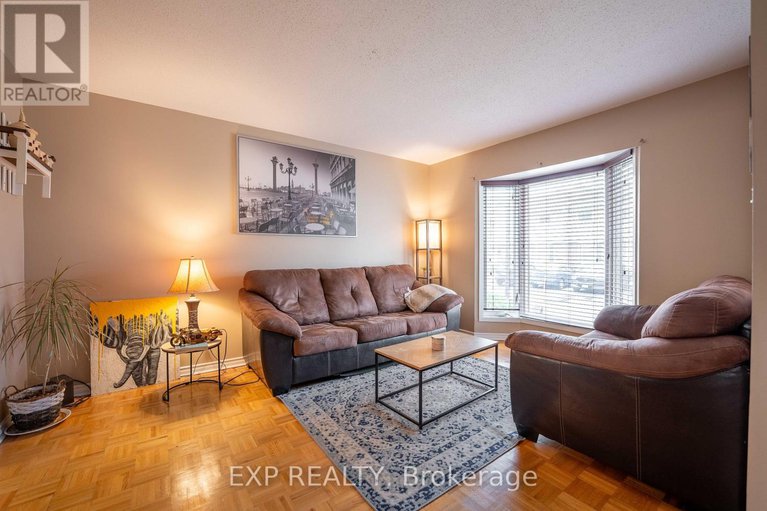 28250055/15-1979-greenvale-lane/chateauneuf/ottawa/ontario/K1C6E4_5