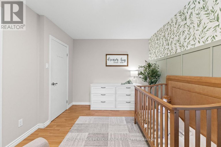 28772840/705-pleasant-park-road/elmvale-acres/ottawa/ontario/K1G1Y3_18