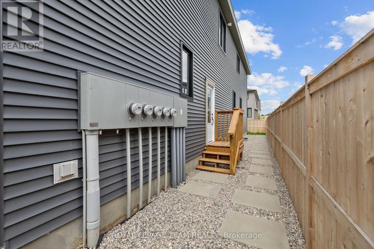 28970394/908-clarkia-street/blossom-parkkemp-parkfindlay-creek/ottawa/ontario/K1T0X9_2