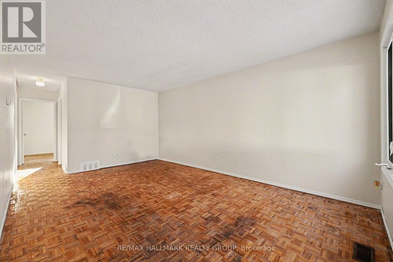 29438664/31-dundegan-drive/glencairnhazeldean/ottawa/ontario/K2L1P7_5