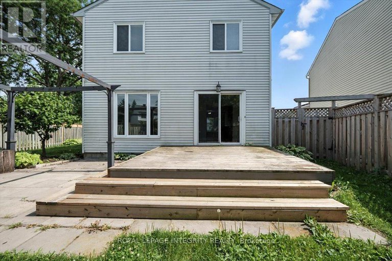 28605727/737-farmbrook-crescent/fallingbrookridgemount/ottawa/ontario/K4A2L5_35