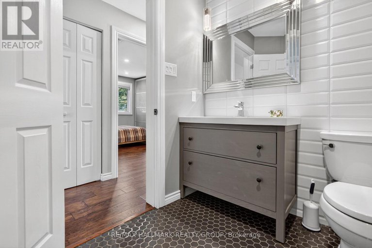 29338988/1354-gaultois-avenue/chateauneuf/ottawa/ontario/K1C3G6_20