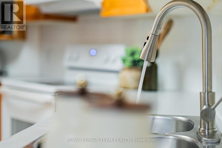 29615584/1615-locksley-lane/beaconwood/ottawa/ontario/K1J1B6_48