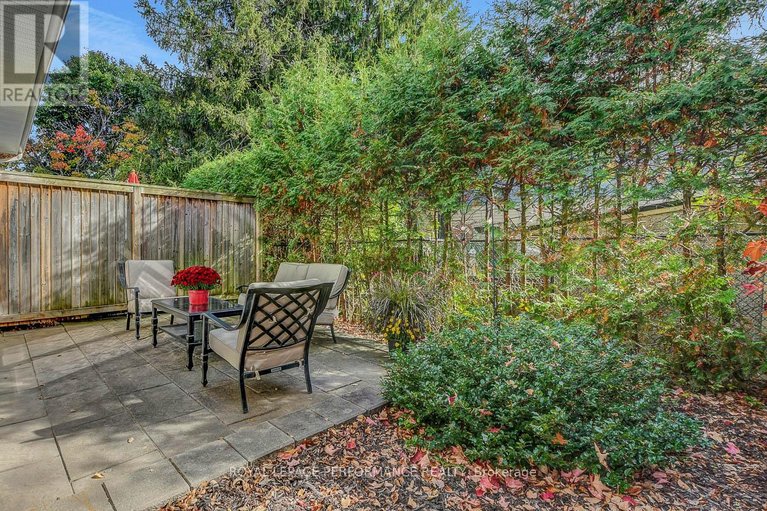 29588176/318-iona-street/westborohampton-park/ottawa/ontario/K1Z7B9_27