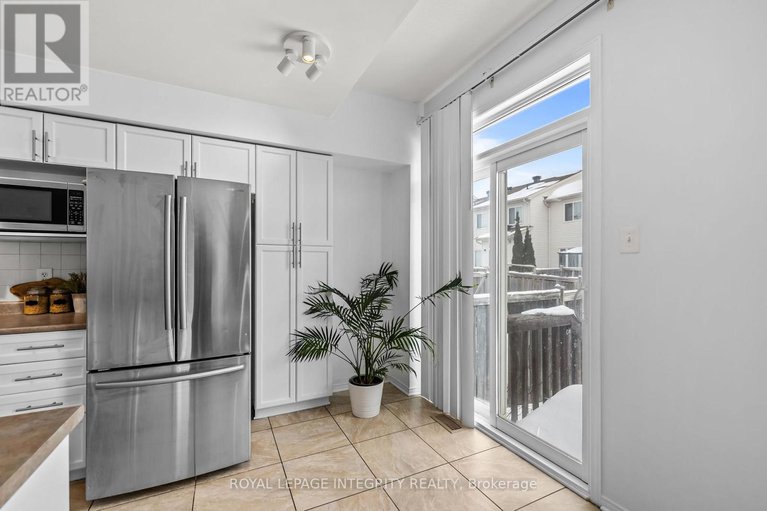 29348101/213-opus-street/emerald-meadowstrailwest/ottawa/ontario/K2S0J2_11