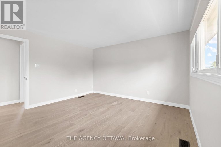 28660139/688-laverendrye-drive/beacon-hill-north/ottawa/ontario/K1J7X6_23