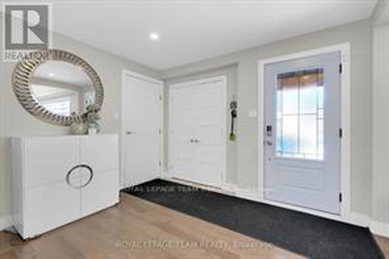 28591495/1107-normandy-crescent/borden-farmstewart-farmcarleton-heightsparkwood-hills/ottawa/ontario/K2E5A3_5