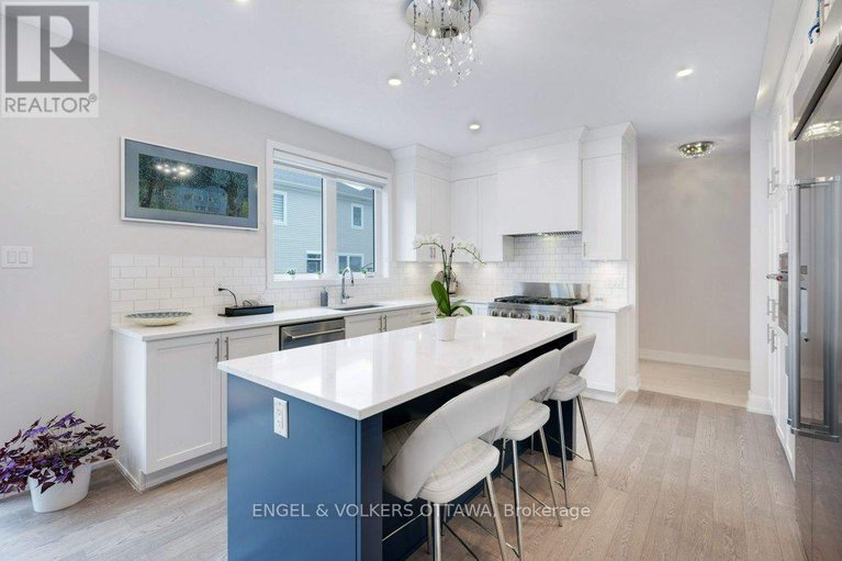 28933678/1010-carden-lane/orleans-village/ottawa/ontario/K1W0N3_14