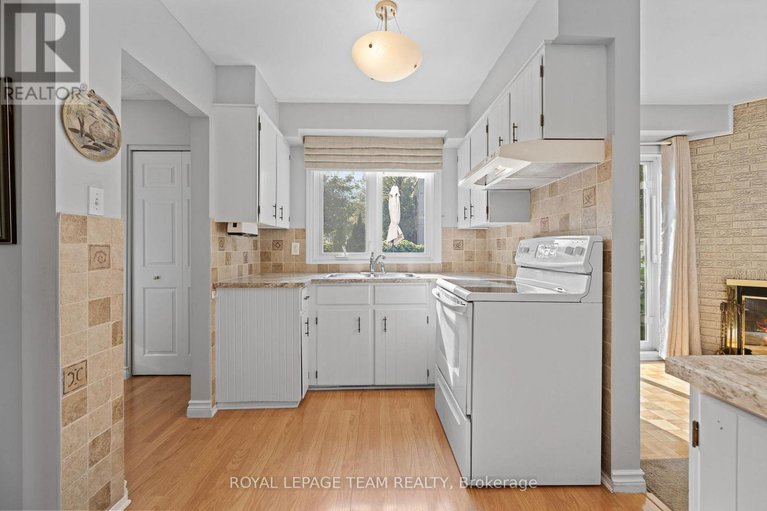 28900932/2486-regina-street/lincoln-heights/ottawa/ontario/K2B6X5_19