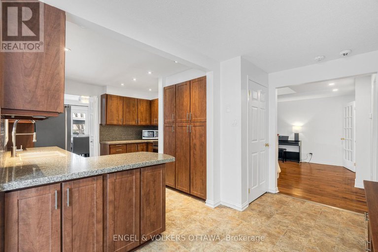 29176704/29-valley-ridge-street/borden-farmstewart-farmcarleton-heightsparkwood-hills/ottawa/ontario/K2E7W3_19