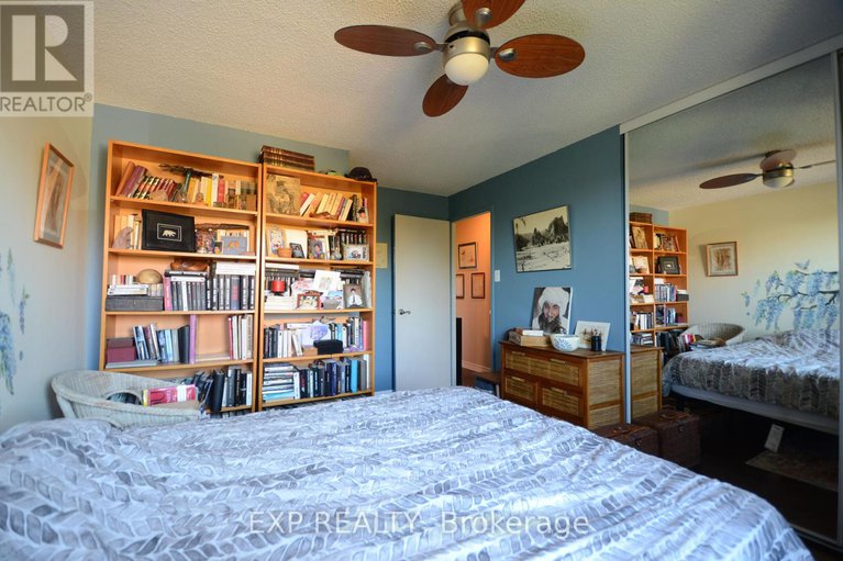 28890063/518-20-chesterton-drive/borden-farmstewart-farmcarleton-heightsparkwood-hills/ottawa/ontario/K2E6Z7_12