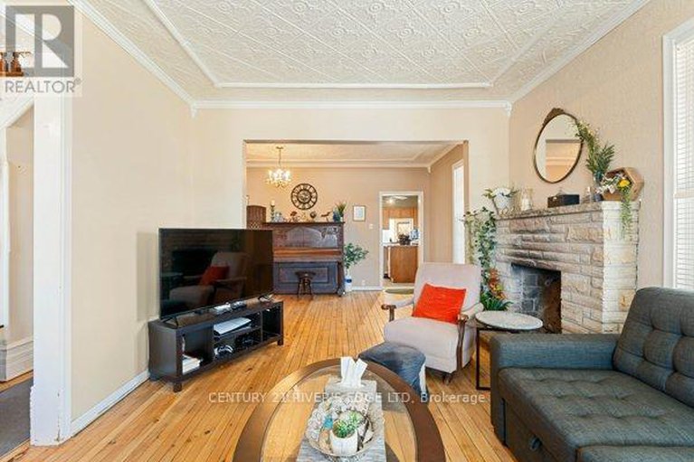 28953376/453-may-street/winchester/north-dundas/ontario/K0C2K0_7