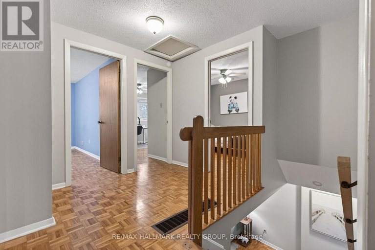 29612402/24-hobart-crescent/sheahan-estatestrend-village/ottawa/ontario/K2H5S4_16